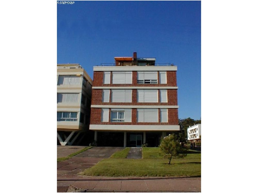 Fachada de Marazul — Playa Mansa, Punta del Este