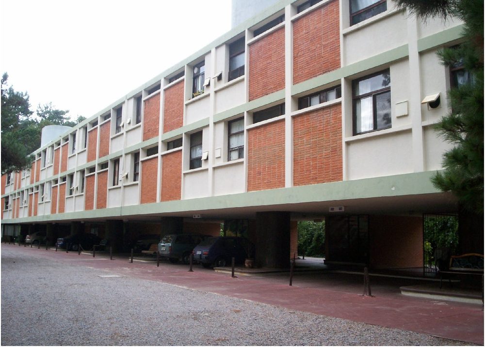 Fachada de Residencial Country — Cantegril, Punta del Este