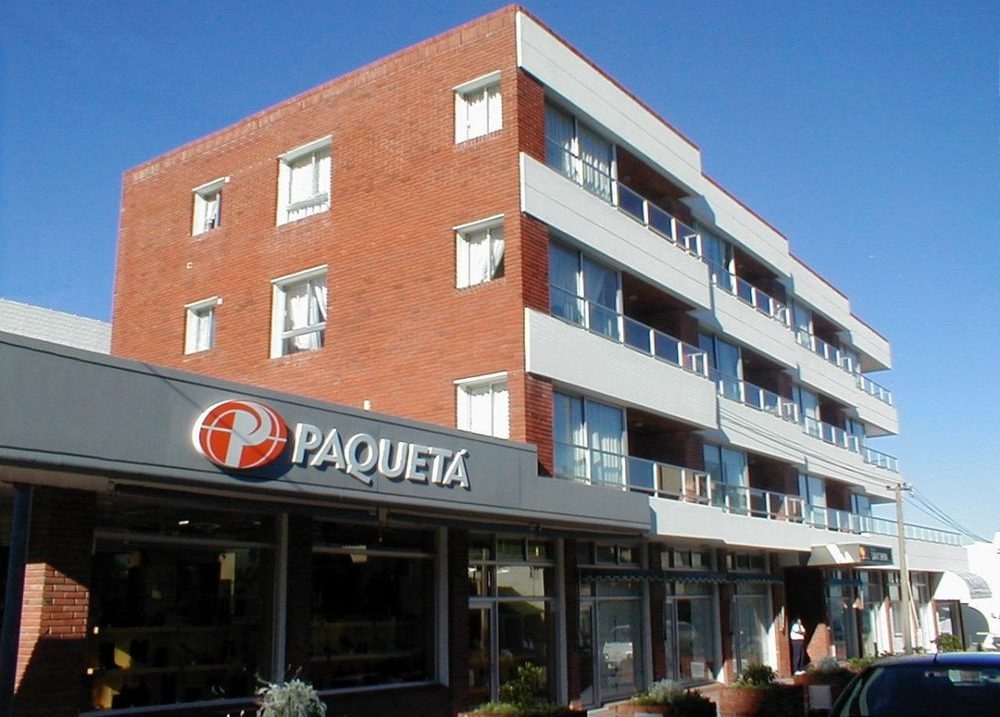 Fachada de Santorini — Península, Punta del Este