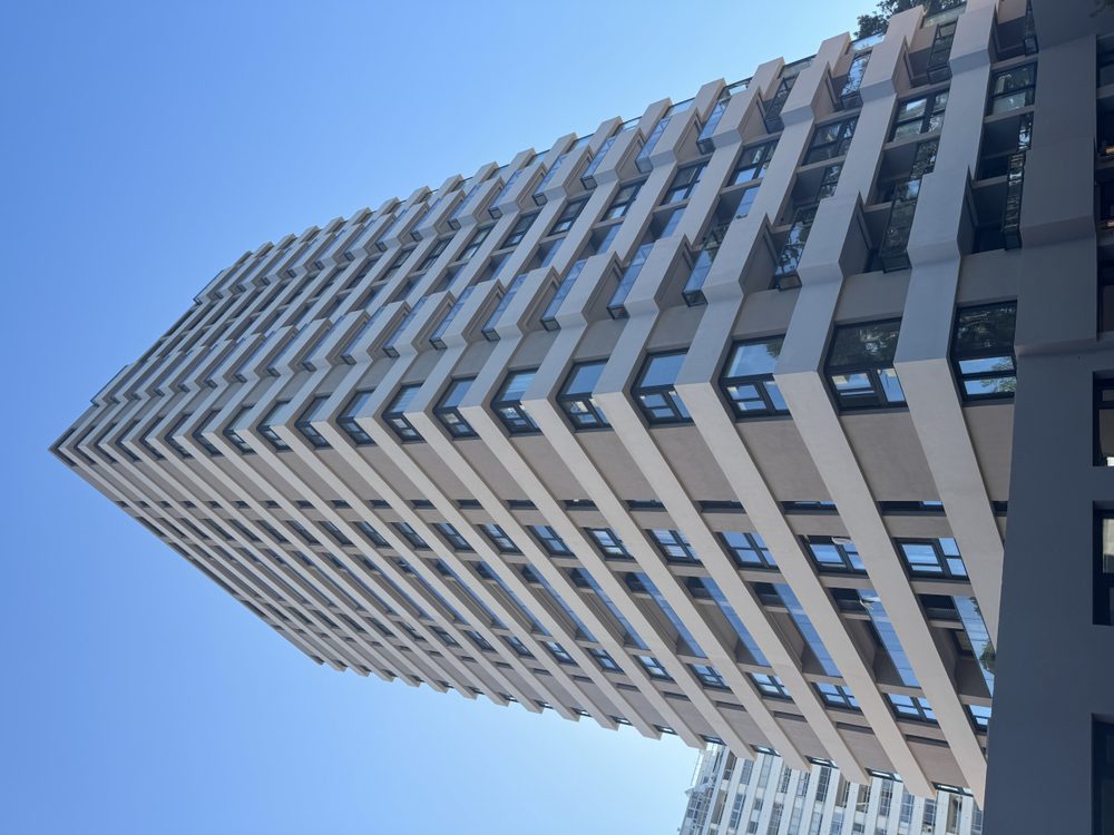 Fachada de Sea Garden Towers — Av. Roosevelt, Punta del Este