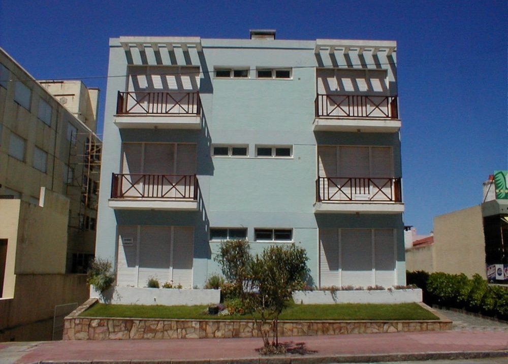 Fachada de Sirena — Península, Punta del Este