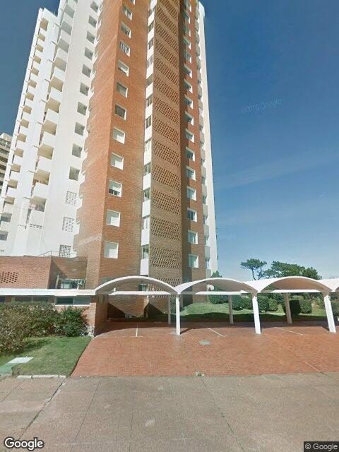 Fachada de Tamanaco — Playa Mansa, Punta del Este