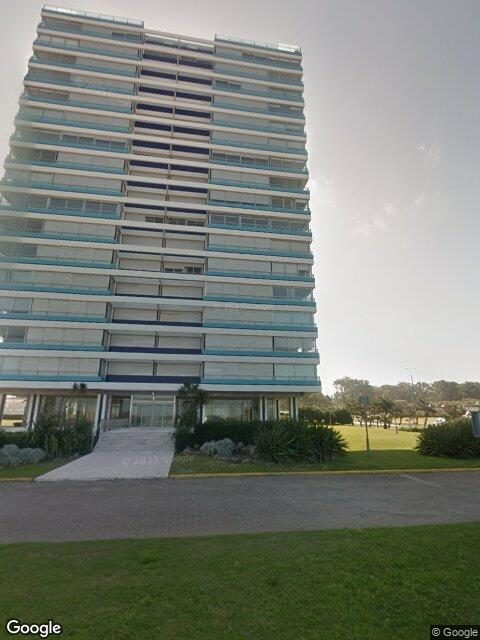 Fachada de Edificio Tiburón I — Playa Brava, Punta del Este
