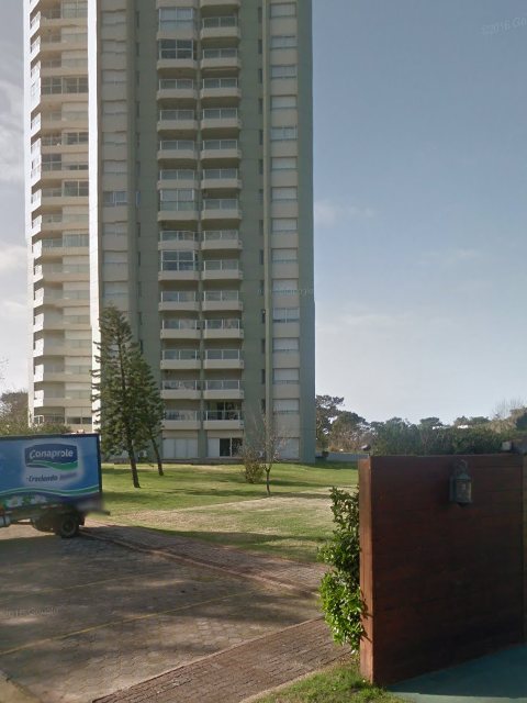 Fachada de Gaudi — Av. Roosevelt, Punta del Este