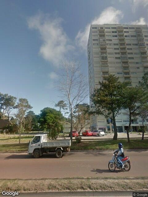 Fachada de Torre Ibiza — Av. Roosevelt, Punta del Este