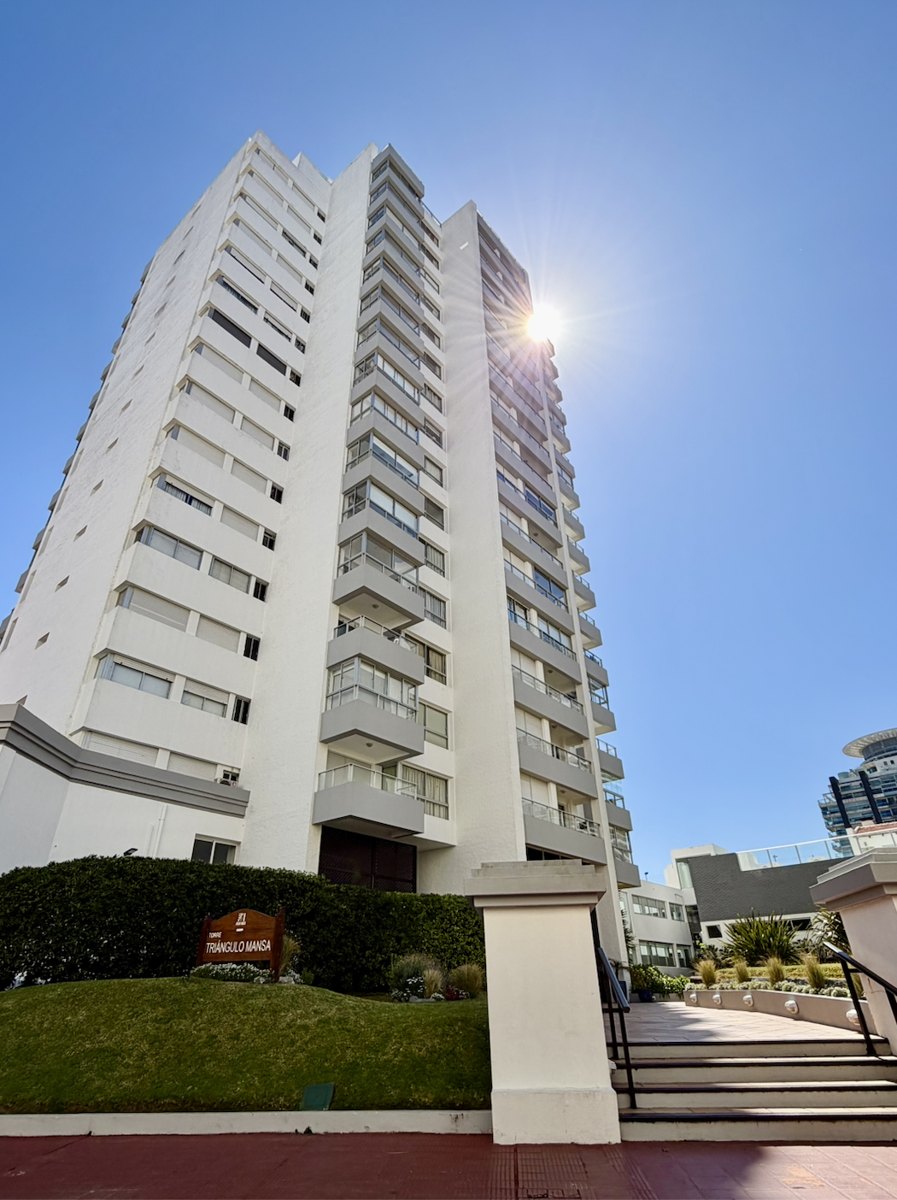 Torre Mansa de Torres del Triángulo — Playa Brava, Punta del Este