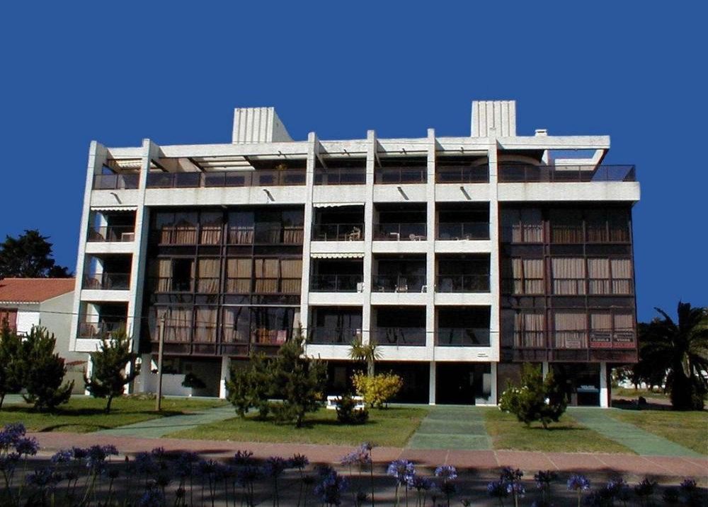 Building Costanera 12 — photo 1