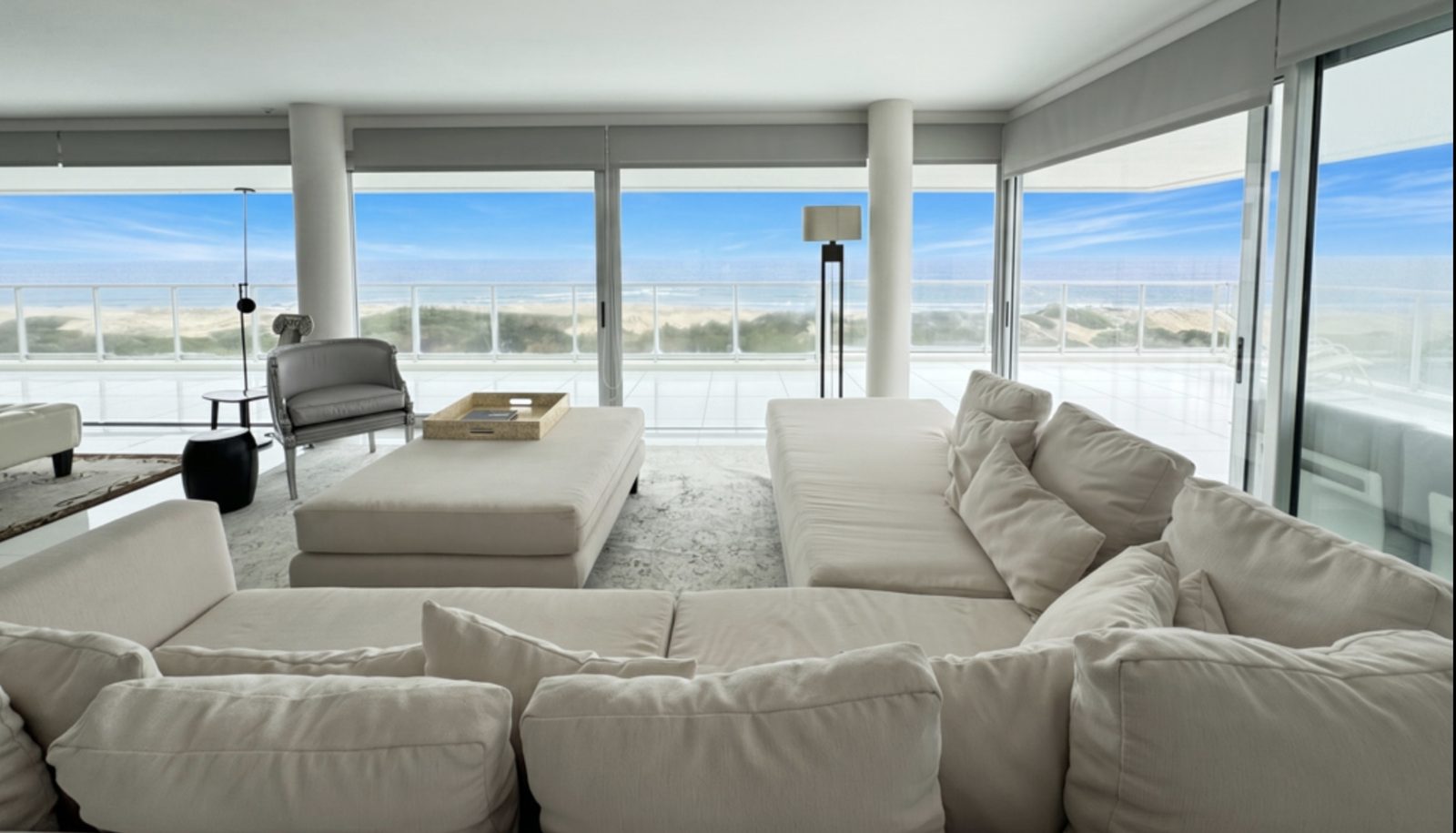 Living room of a beachfront apartment with sea views on Playa Brava, Punta del Este