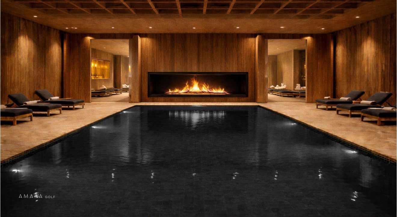 Piscina climatizada interior con hogar a leña
