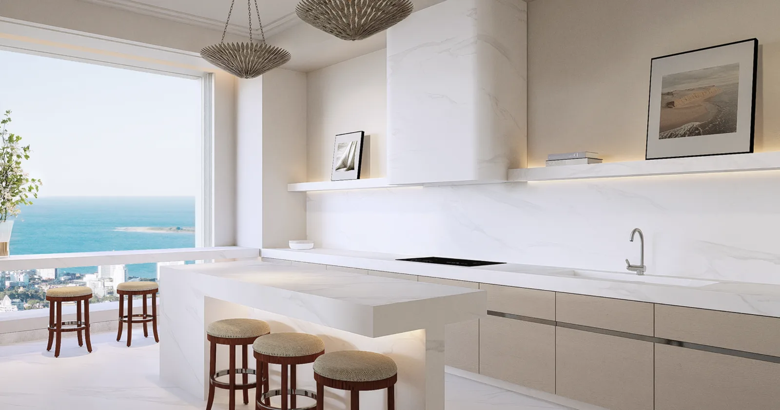 Cocina de mármol blanco con vista a la península de Punta del Este