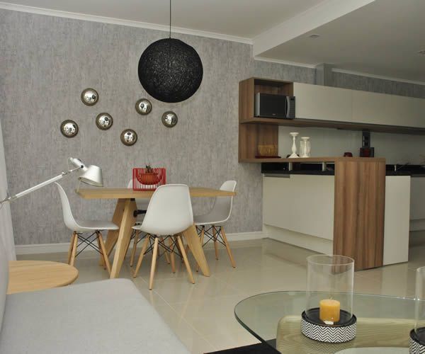Comedor y cocina equipados de una unidad