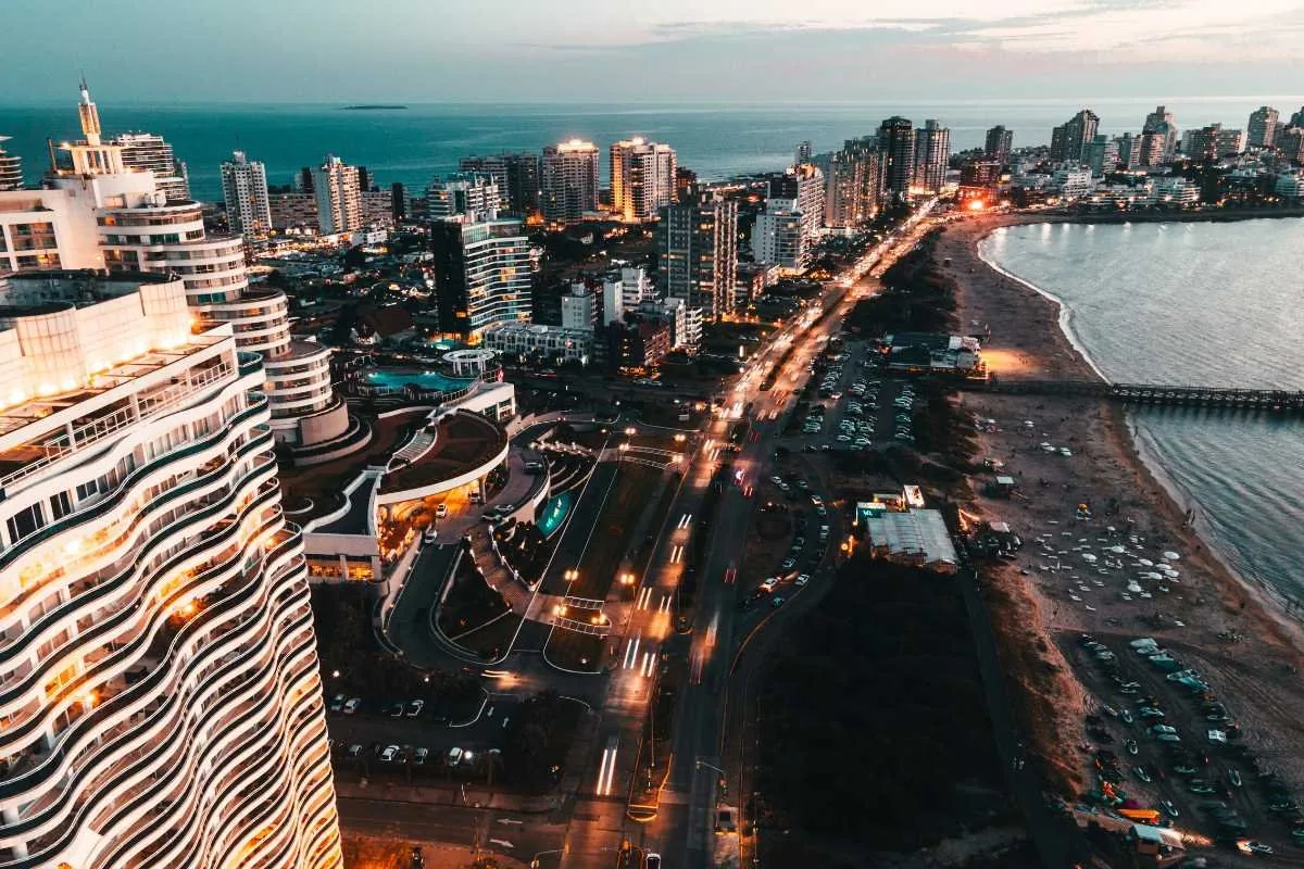 Le paysage autour de Grutas de la Ballena
