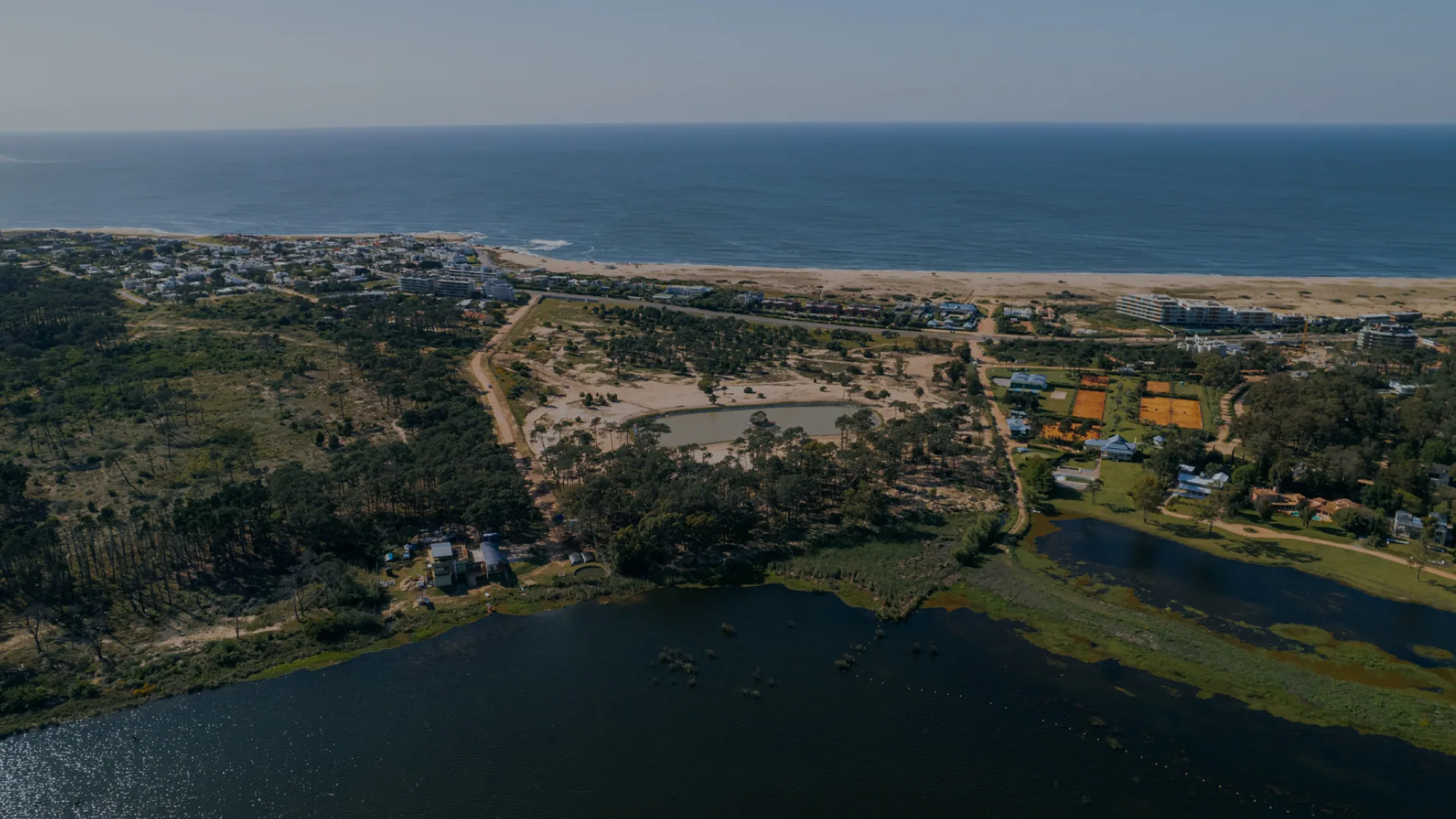Aérea del predio de La Carolina del Mar, entre la Laguna Blanca y el mar