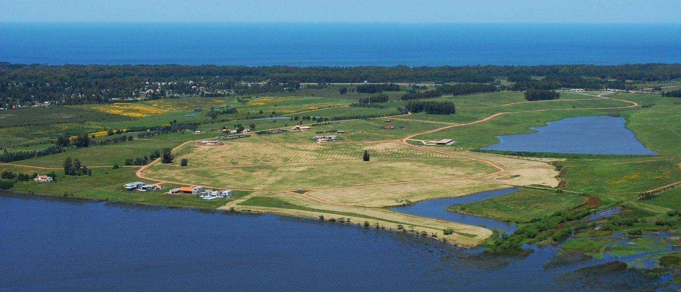 The landscape around Laguna de los Cisnes