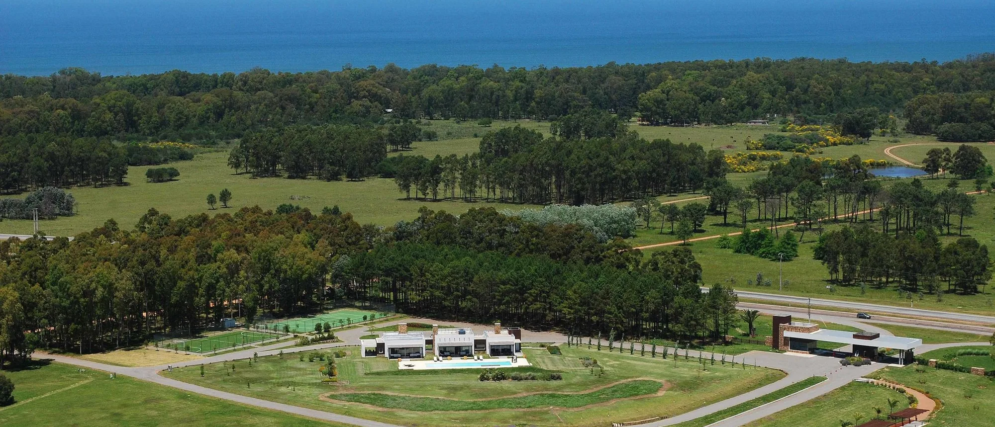 View of the surroundings of Laguna de los Cisnes