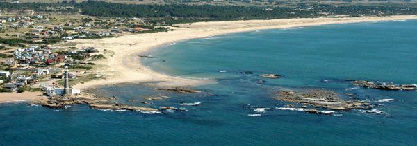Environnement de Laguna Escondida sur la Ruta 10, à l'ouest du village