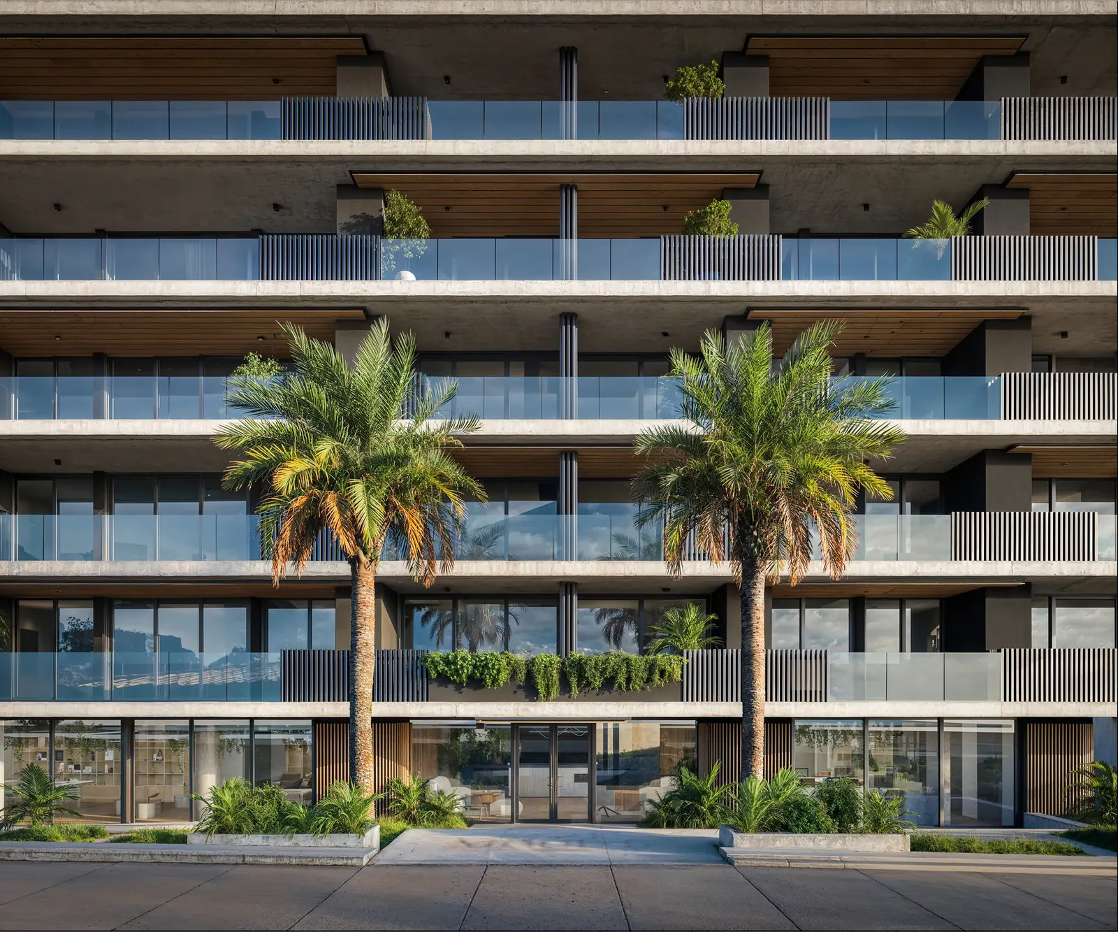 Render frontal de la fachada con palmeras, balcones vidriados y el lobby