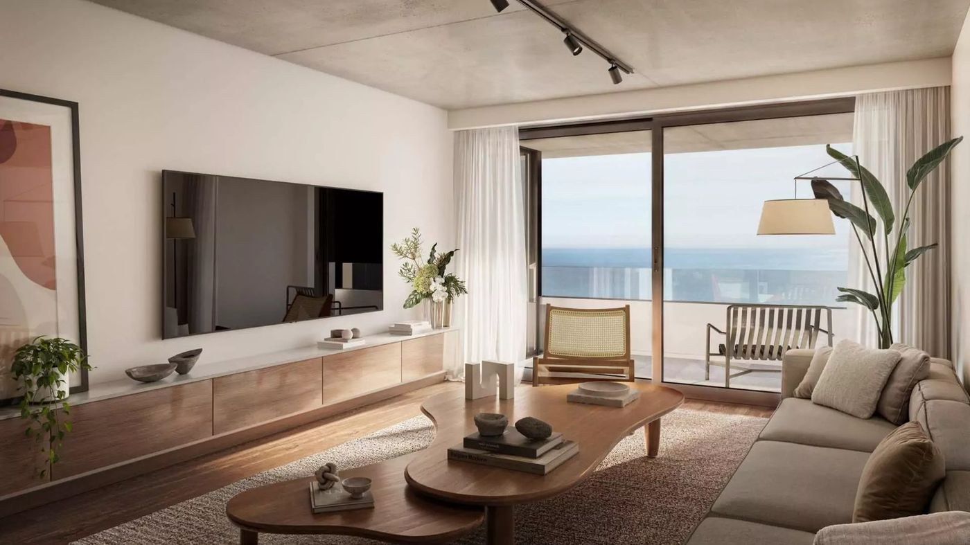 Otro ángulo del living, con el balcón y el mar de fondo