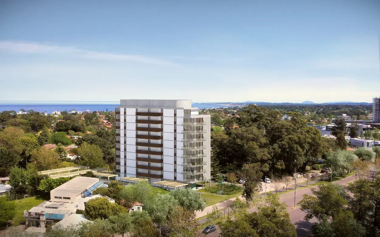 Vue aérienne de See Bosque au milieu des arbres du quartier-jardin, à Maldonado