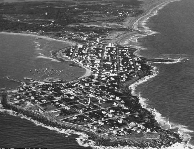 Vista aérea antigua de la costa de Punta del Este y sus balnearios