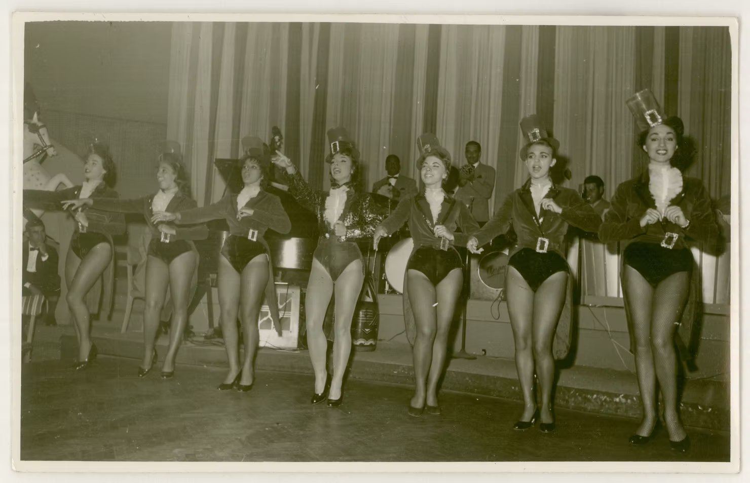 Espectáculo de cabaret en el casino de Punta del Este en la década del cincuenta