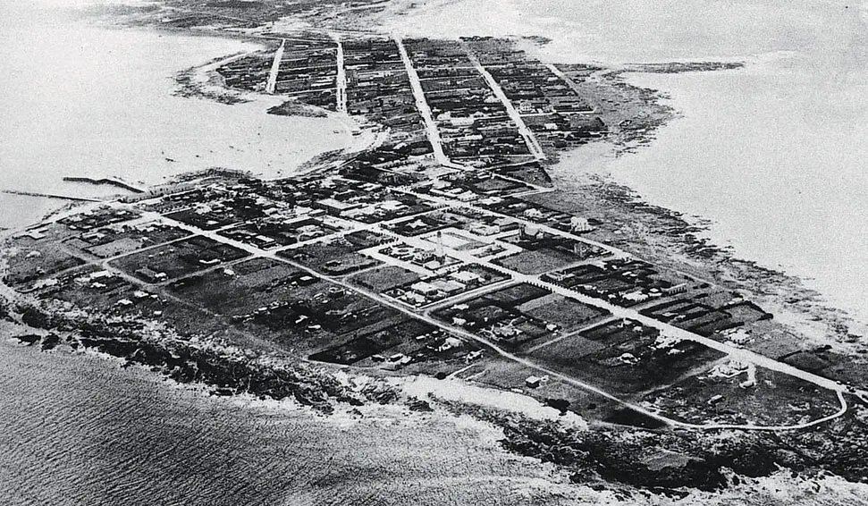 Vista aérea histórica del trazado en damero de la península de Punta del Este