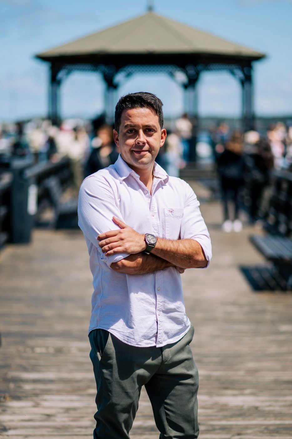 Santiago Pereyra, asesor inmobiliario, en el muelle de Punta del Este
