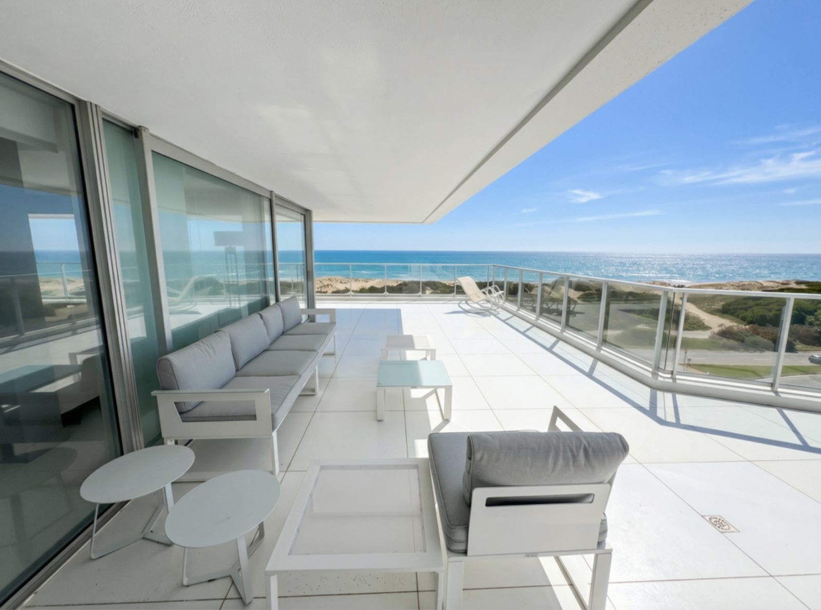 Spacious terrace with sea views and views of the dunes of Playa Brava, Punta del Este